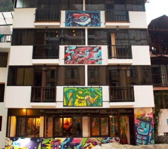 Supertramp Hostel Machupicchu: Your Social Hub at the Base of the Andes